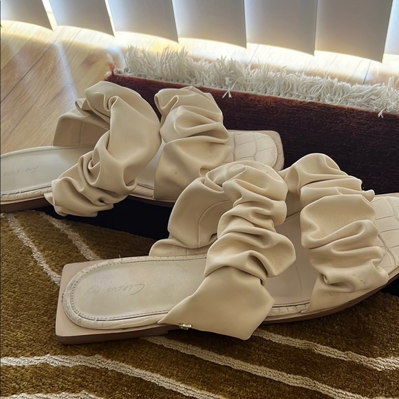 Cream Square-Toe Ruched Sandals - Picture 3 of 6